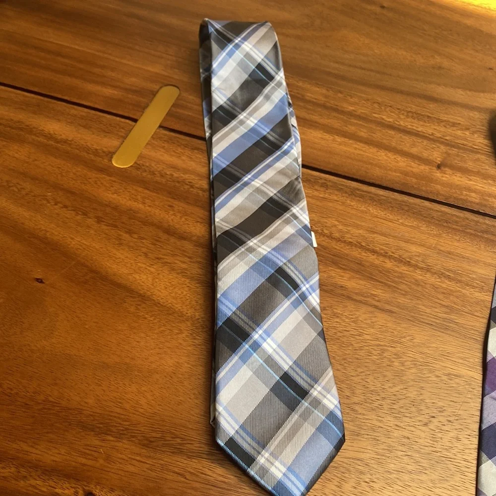 Calvin Klein tie - Picture 2 of 2